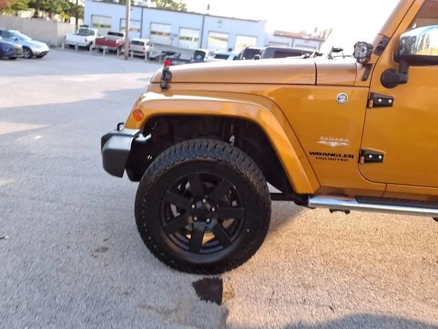 Used 2014  Jeep Sahara image 20