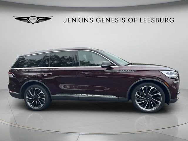 Used 2020 Red Lincoln Reserve image 2