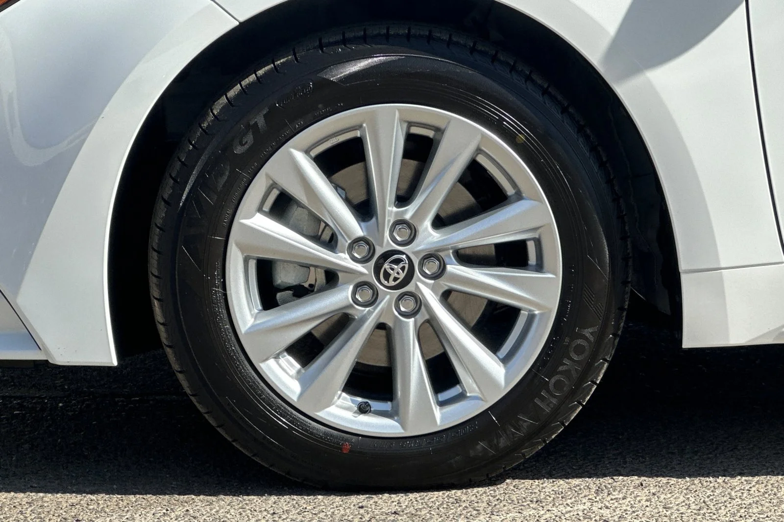 New 2027 Ice Cap Toyota LE image 25