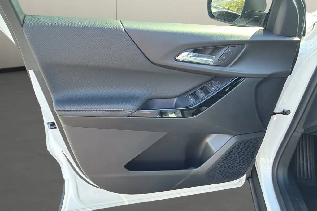 New 2027 Summit White Chevrolet LT image 14