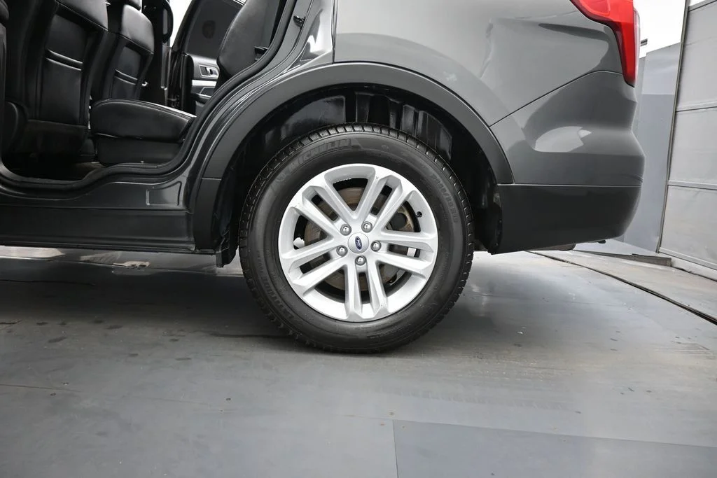 Certified Used 2017 Gray Ford XLT image 21