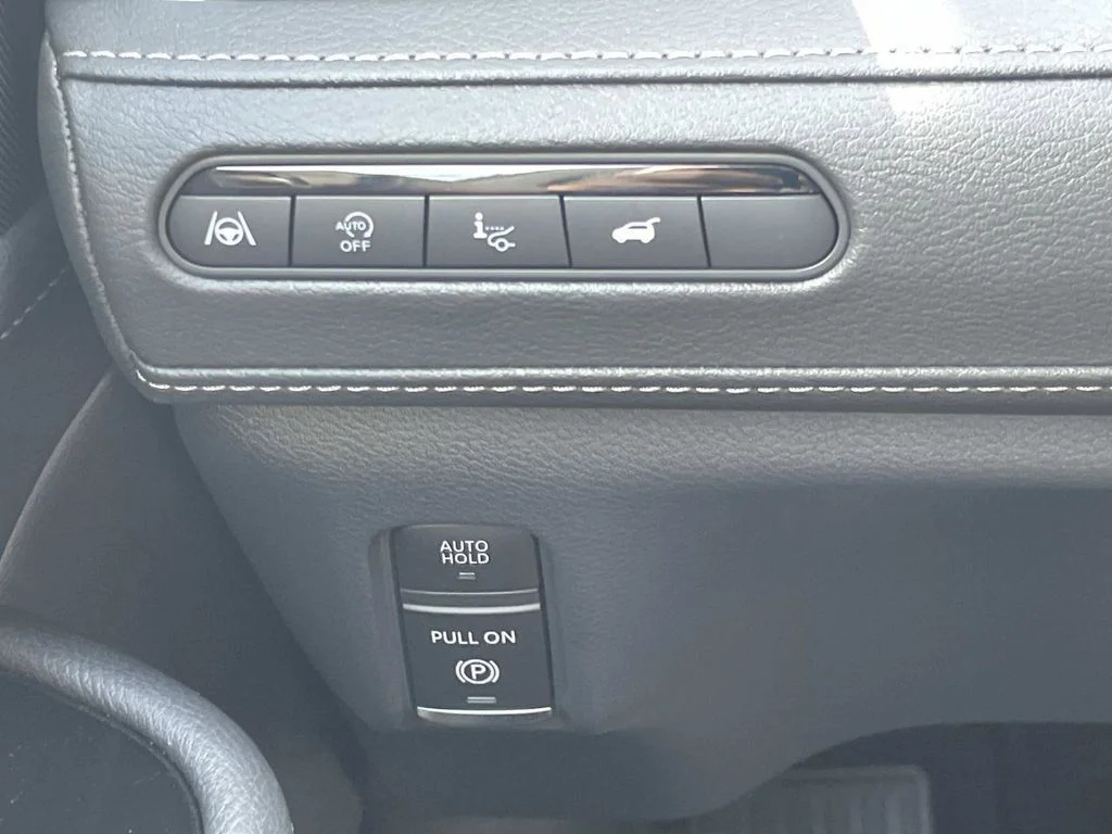 Used 2025 Black INFINITI LUXE image 28