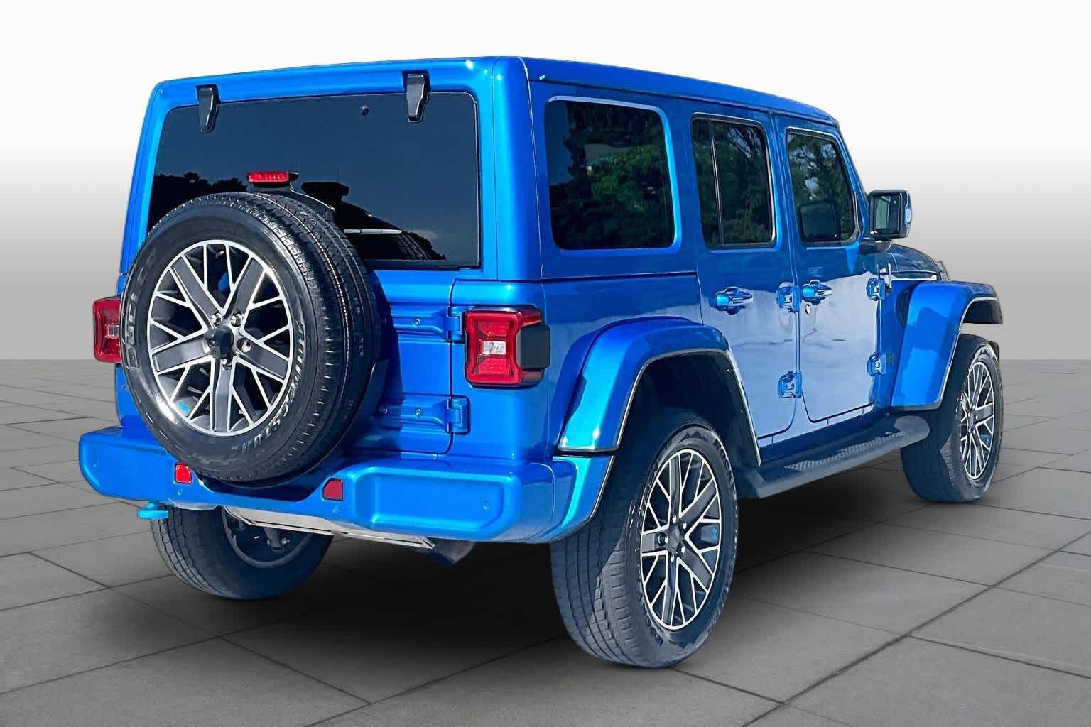 Used 2023 Hydro Blue Pearlcoat Jeep Sahara High Altitude image 12