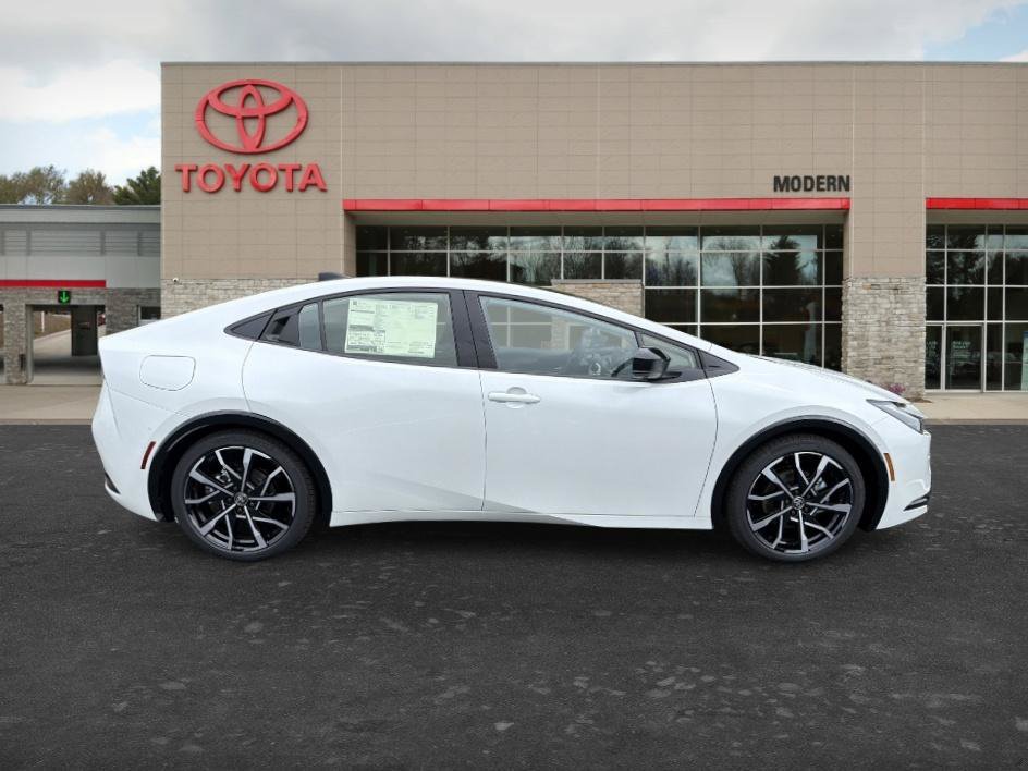 New 2026 Wind Chill Pearl Toyota XSE Premium image 4