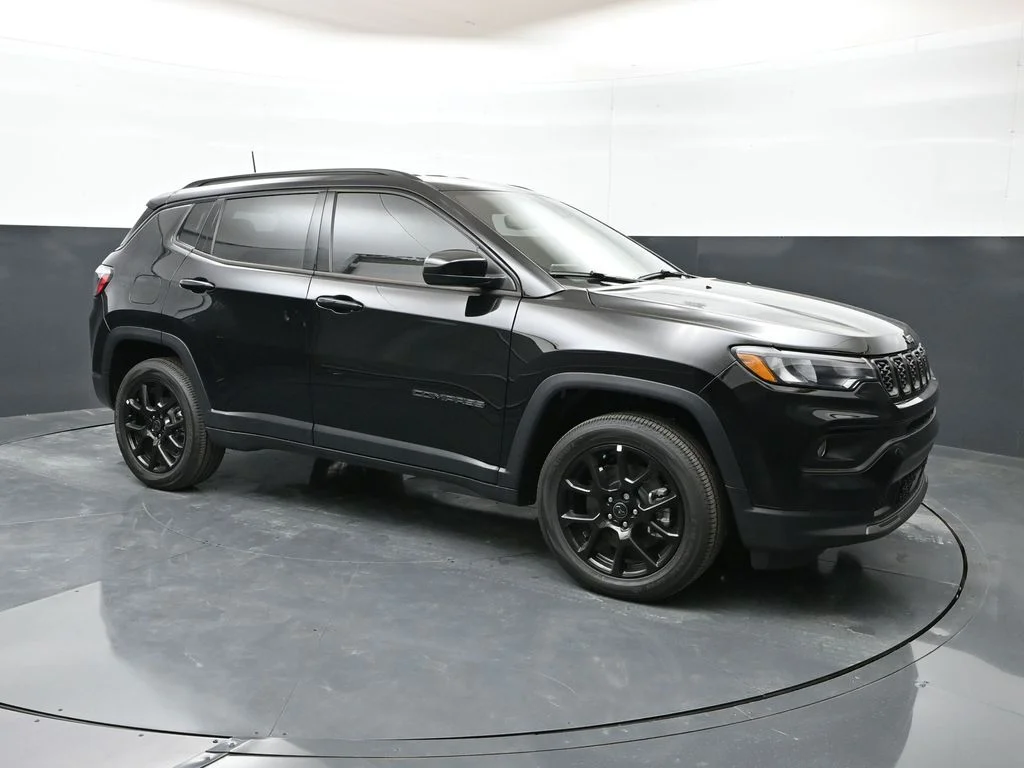 New 2026 Diamond Black Crystal Pearl-Coat Exterior Paint Jeep Latitude image 1