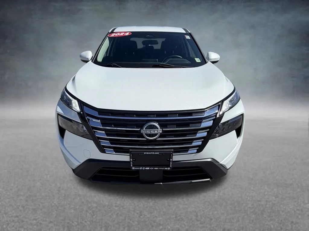 Used 2024 White Nissan SV image 9