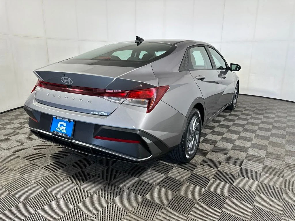 Used 2024 Fluid Metal Hyundai SEL image 7