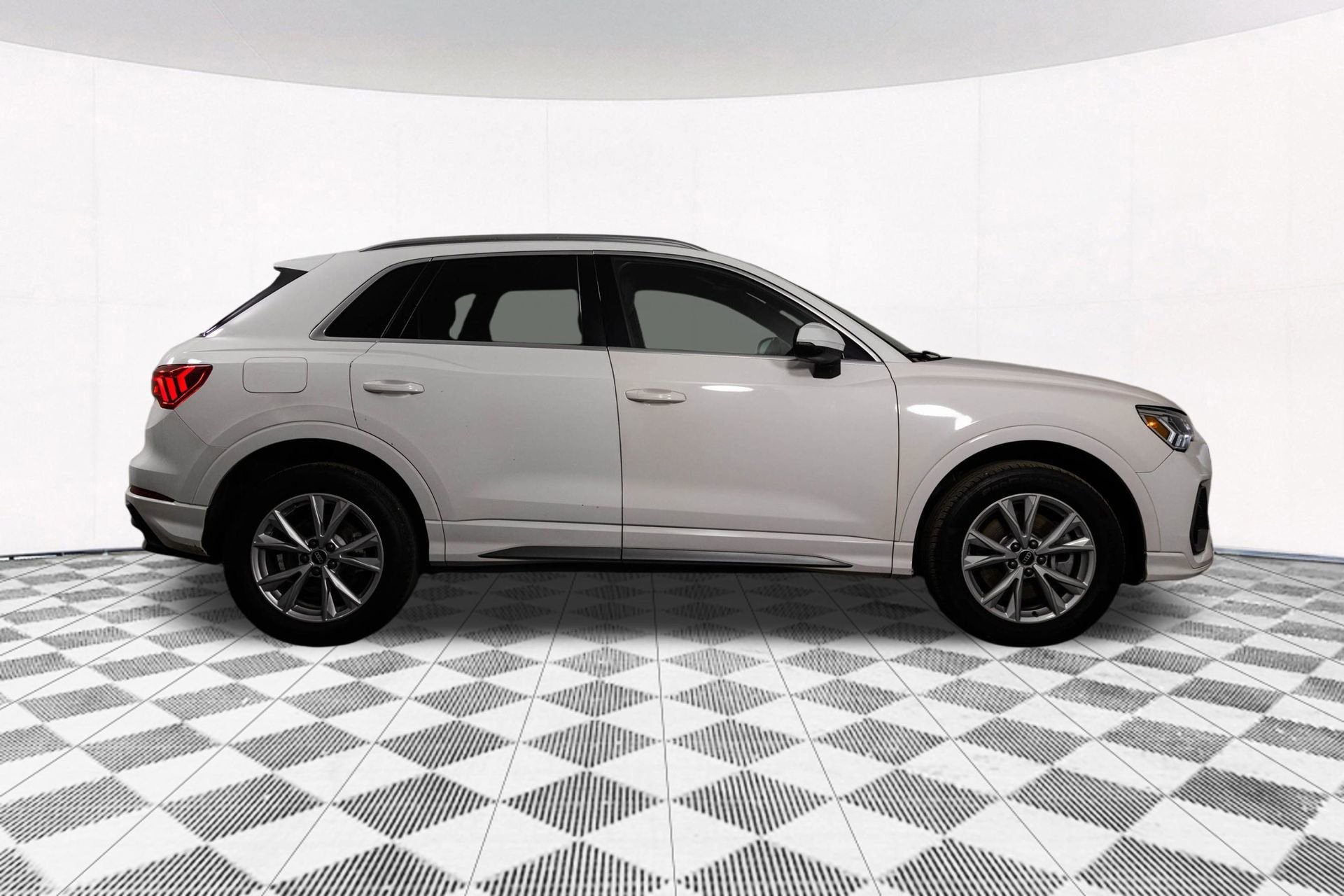2023 AUDI Q3 - Image 15