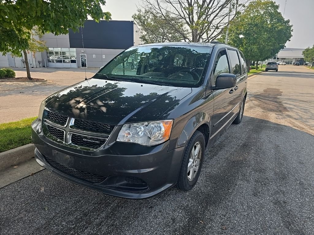 Used 2011 Gray Dodge Mainstreet image 2