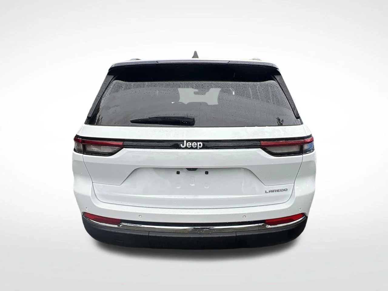 Used 2025 White Jeep Laredo X image 5