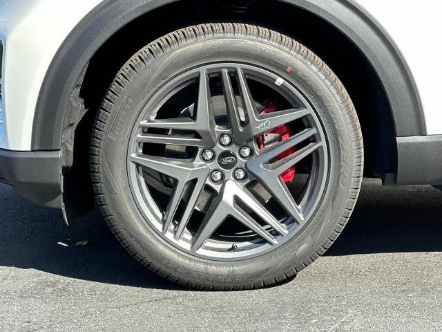 New 2026 Star White Metallic Tri-Coat Ford ST-Line image 25