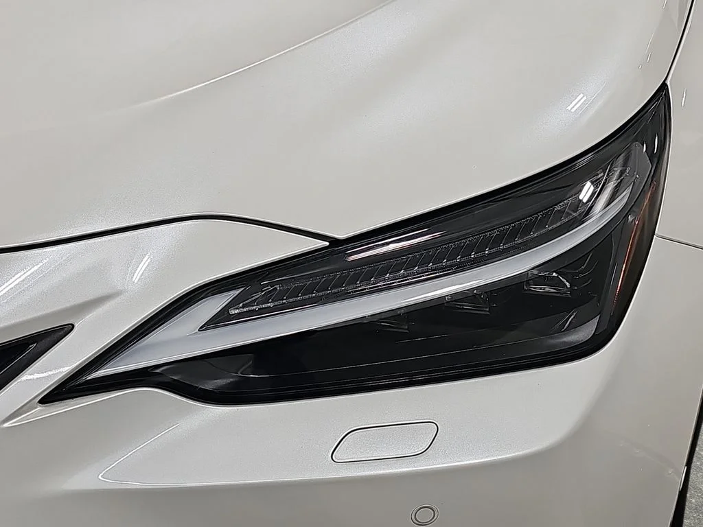 Certified Used 2025 White Lexus 450h+ Luxury image 33