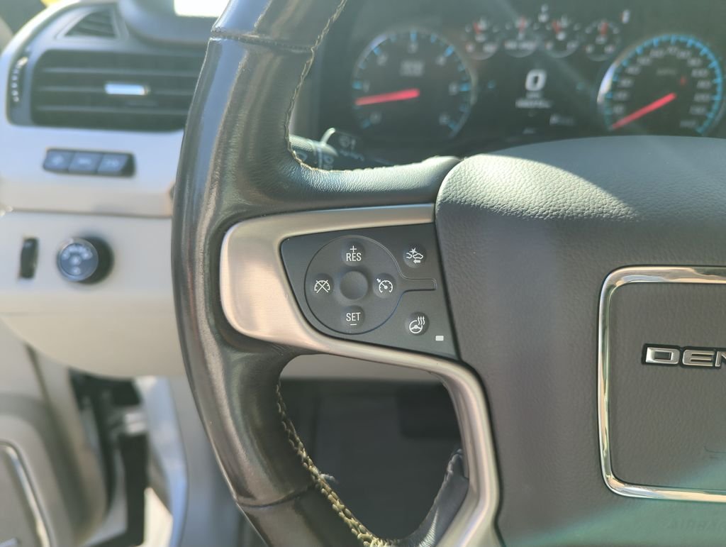 Used 2019 White GMC Denali image 21