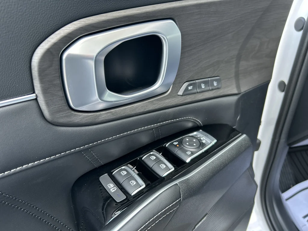 New 2026 Glacial White Pearl Kia X-Line SX Prestige image 19