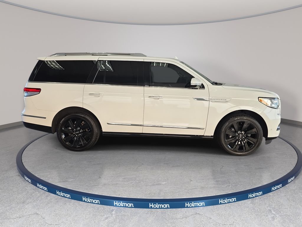 Used 2022 White Lincoln Reserve image 5