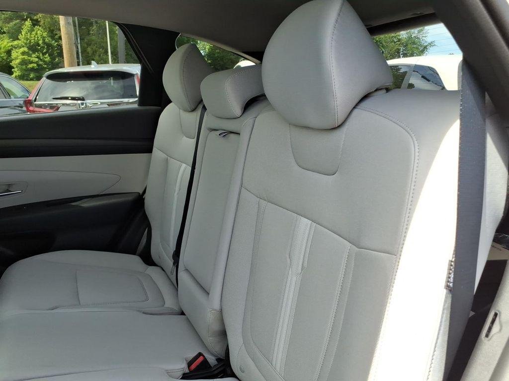 New 2026 White Hyundai SEL FWD image 10