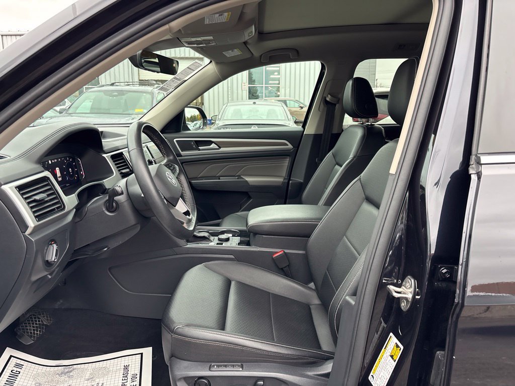 Used 2023  Volkswagen SEL image 19