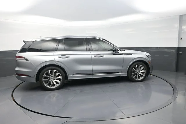 Used 2022 Silver Lincoln Grand Touring image 26