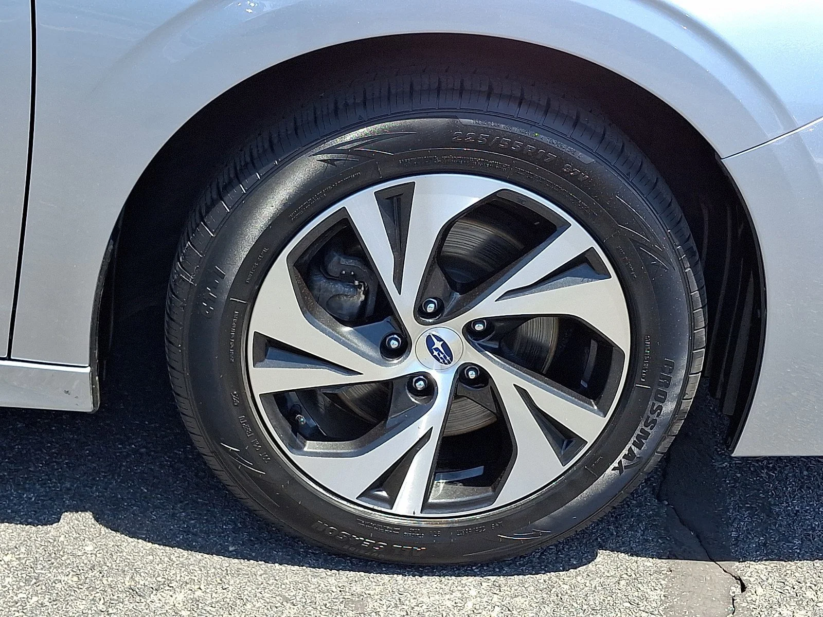 Used 2023 Ice Silver Metallic Subaru Premium image 9