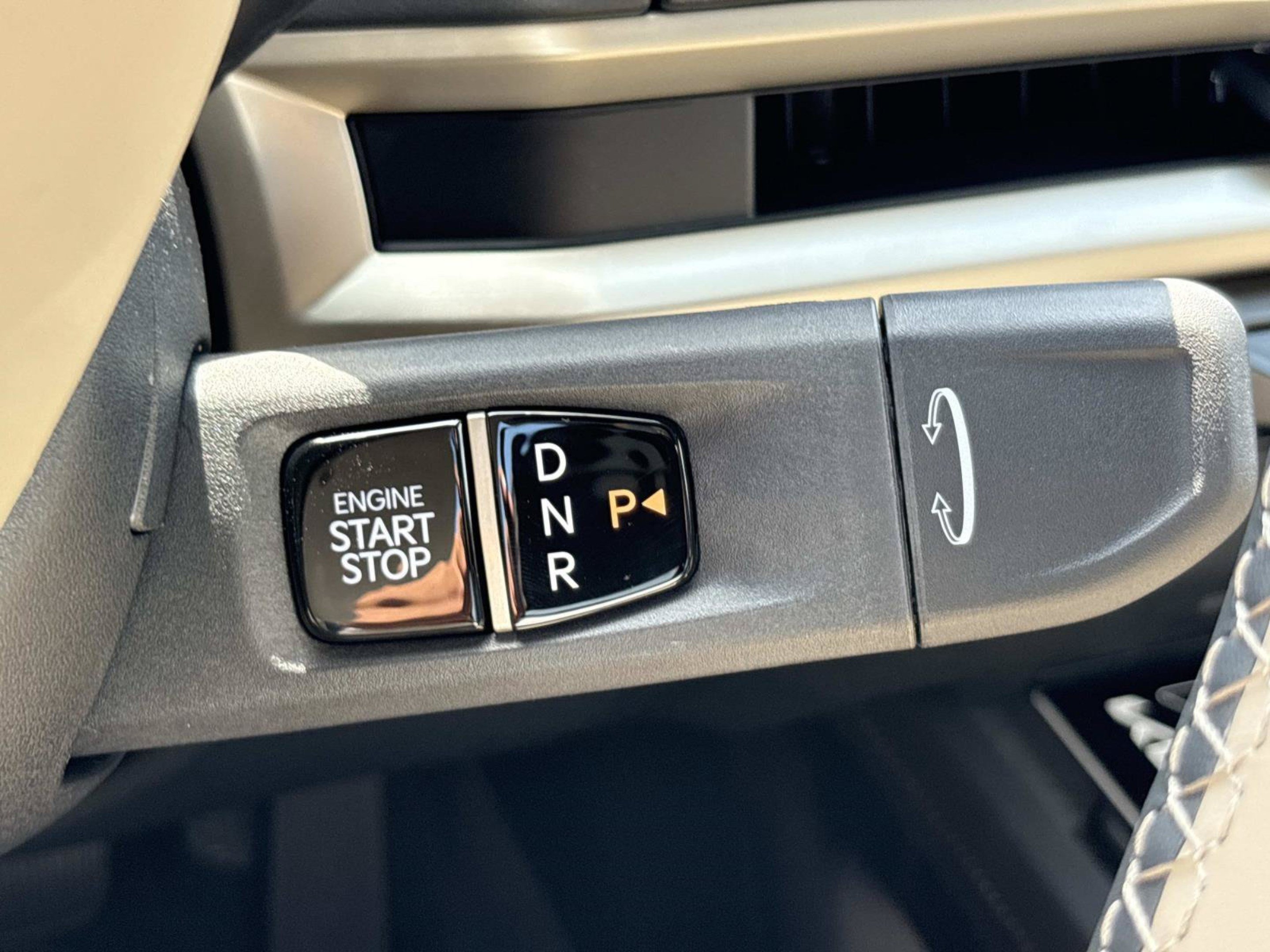 New 2027 Glacial White Pearl Kia EX image 25