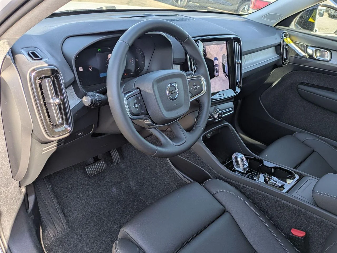 2026 Volvo XC40 Ultra - Photo 8