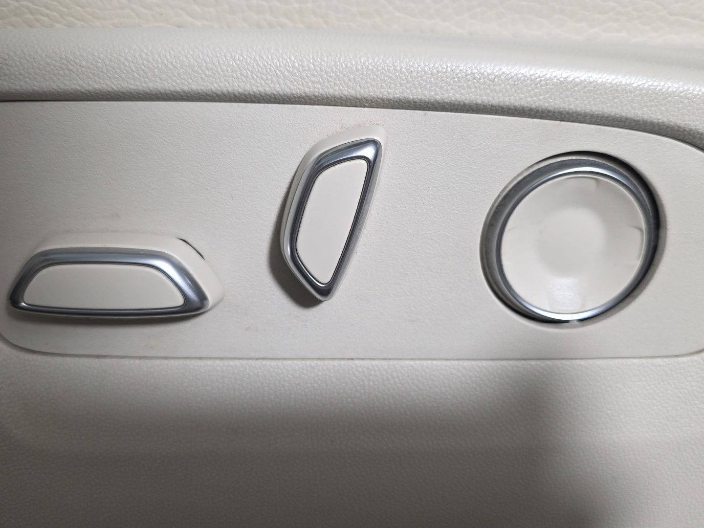 Used 2024 White Frost Tricoat GMC Denali image 14