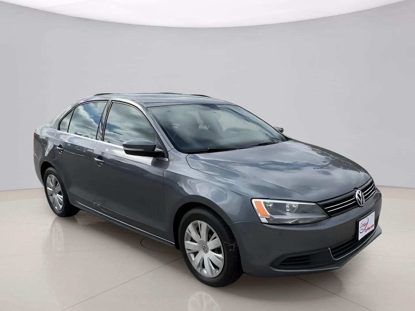 Used 2013 Gray Volkswagen SE image 2