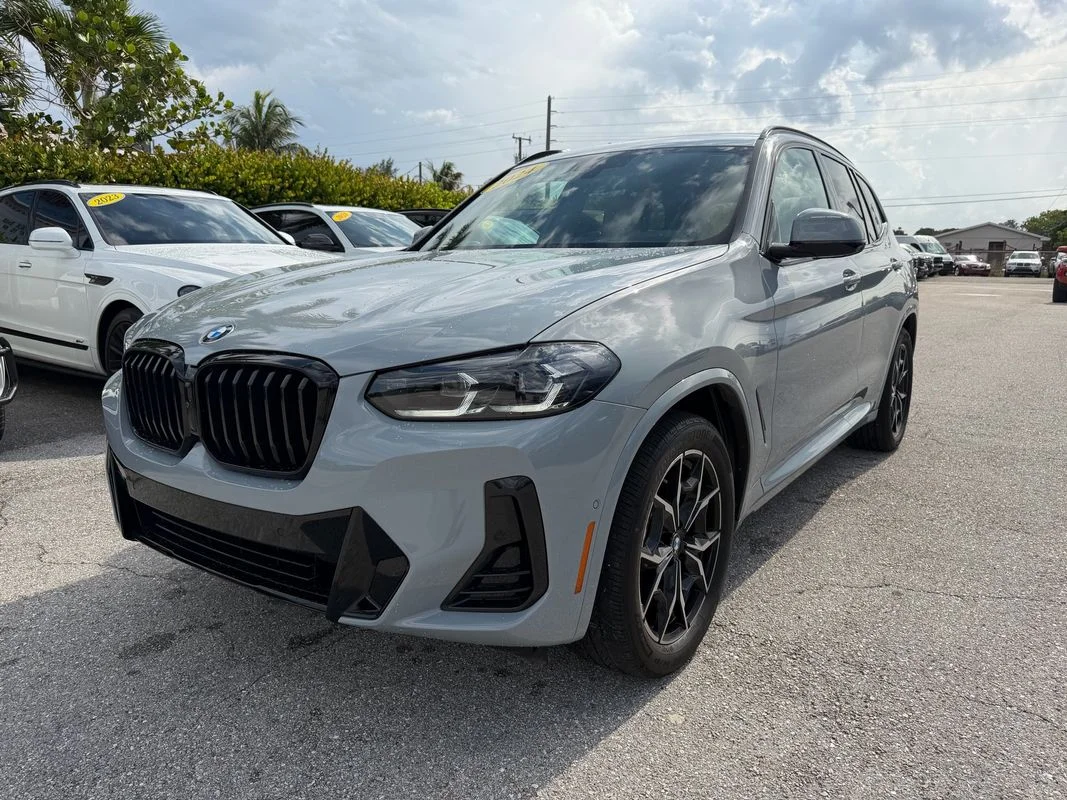 Used 2024  BMW xDrive30i image 1