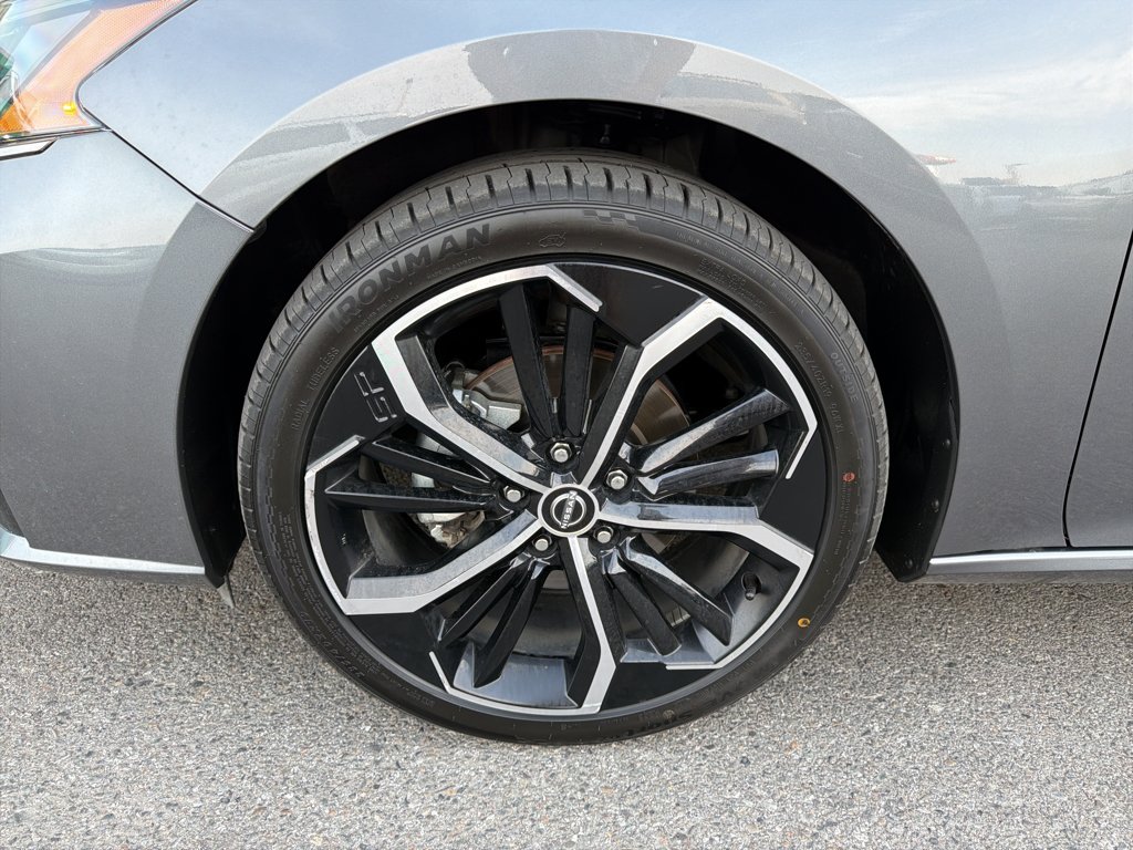 Used 2025 Grey Nissan SR image 9