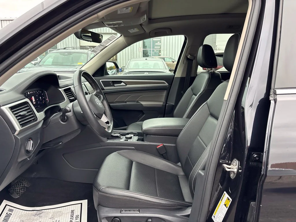 Used 2023  Volkswagen SEL image 19