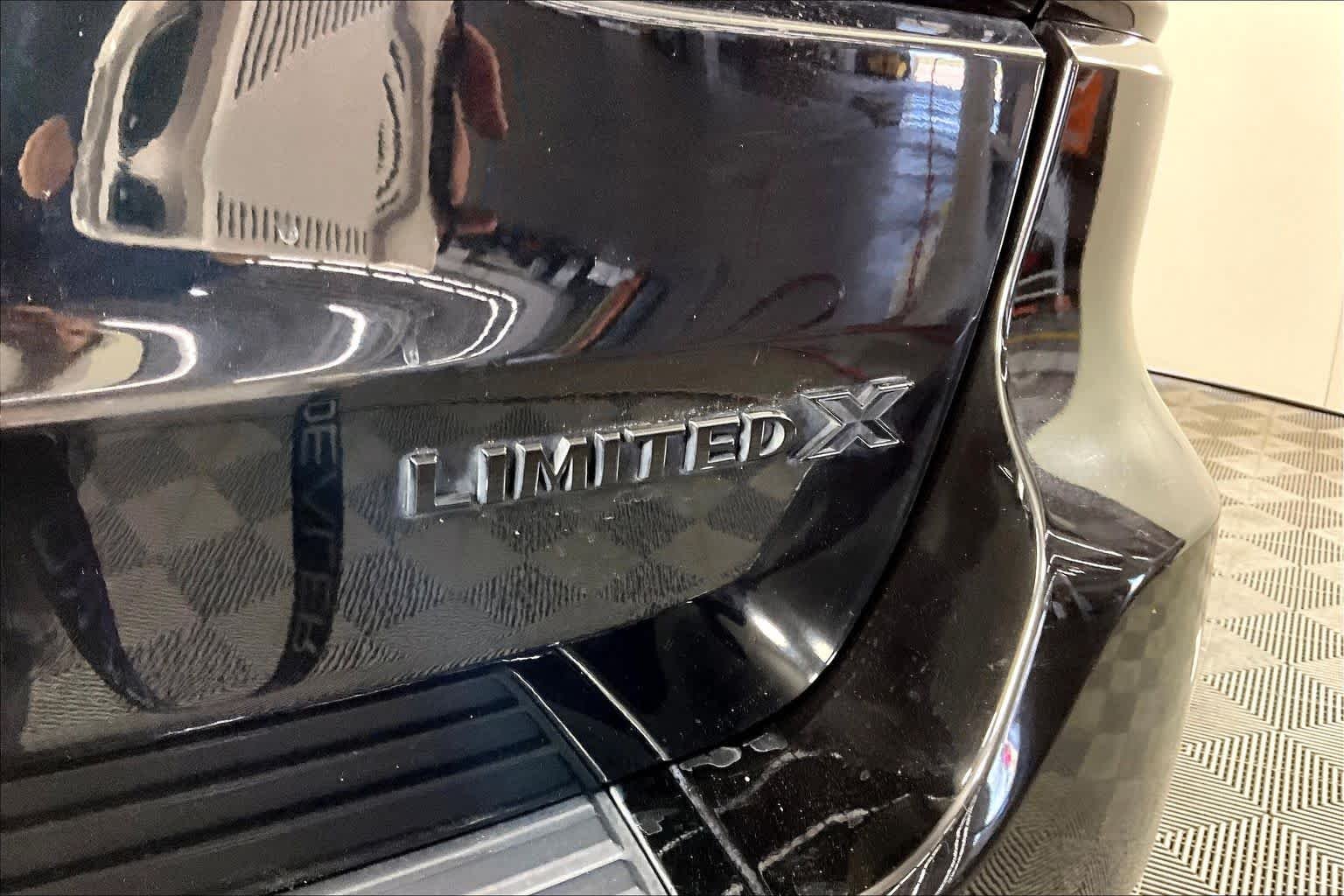 Used 2021 Diamond Black Crystal Pearlcoat Jeep Limited X image 10