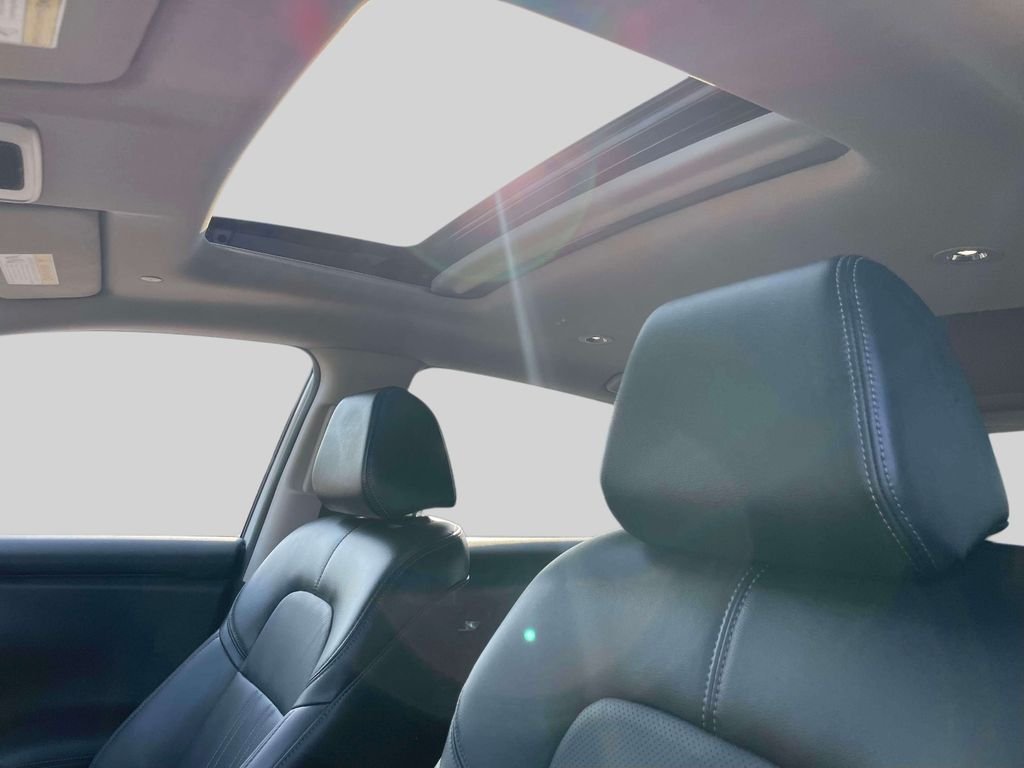 Used 2024 White Honda EX-L image 20