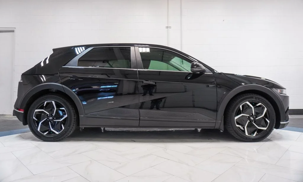 Used 2023 Black Hyundai SE image 32
