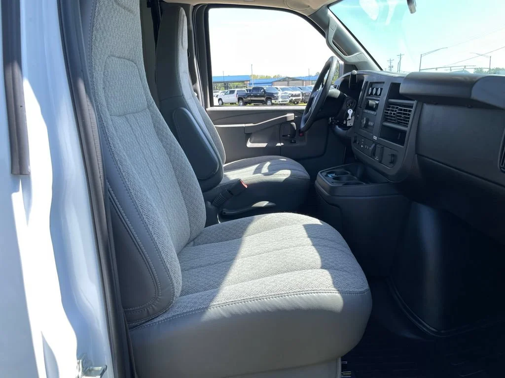 New 2025 Summit White GMC 1WT image 22