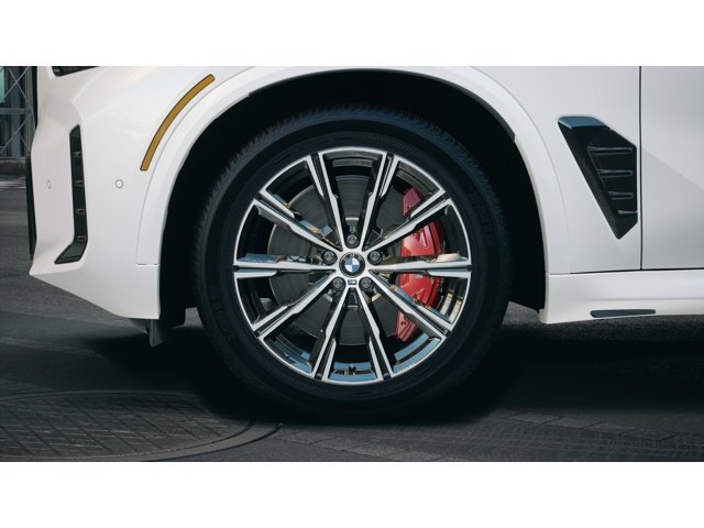 New 2026 Mineral White Metallic BMW M60i image 7