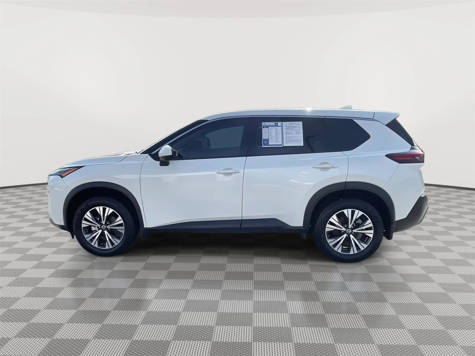 Used 2021 Pearl White Tricoat Nissan SV image 9