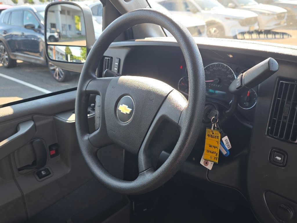 Used 2025 Summit White Chevrolet Work Van image 24