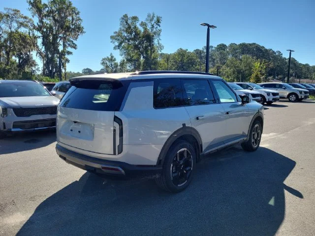New 2027 Ivory Silver Kia EX image 2