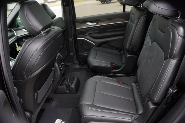 New 2027 High-Gloss Black Paint Jeep Limited Reserve image 11
