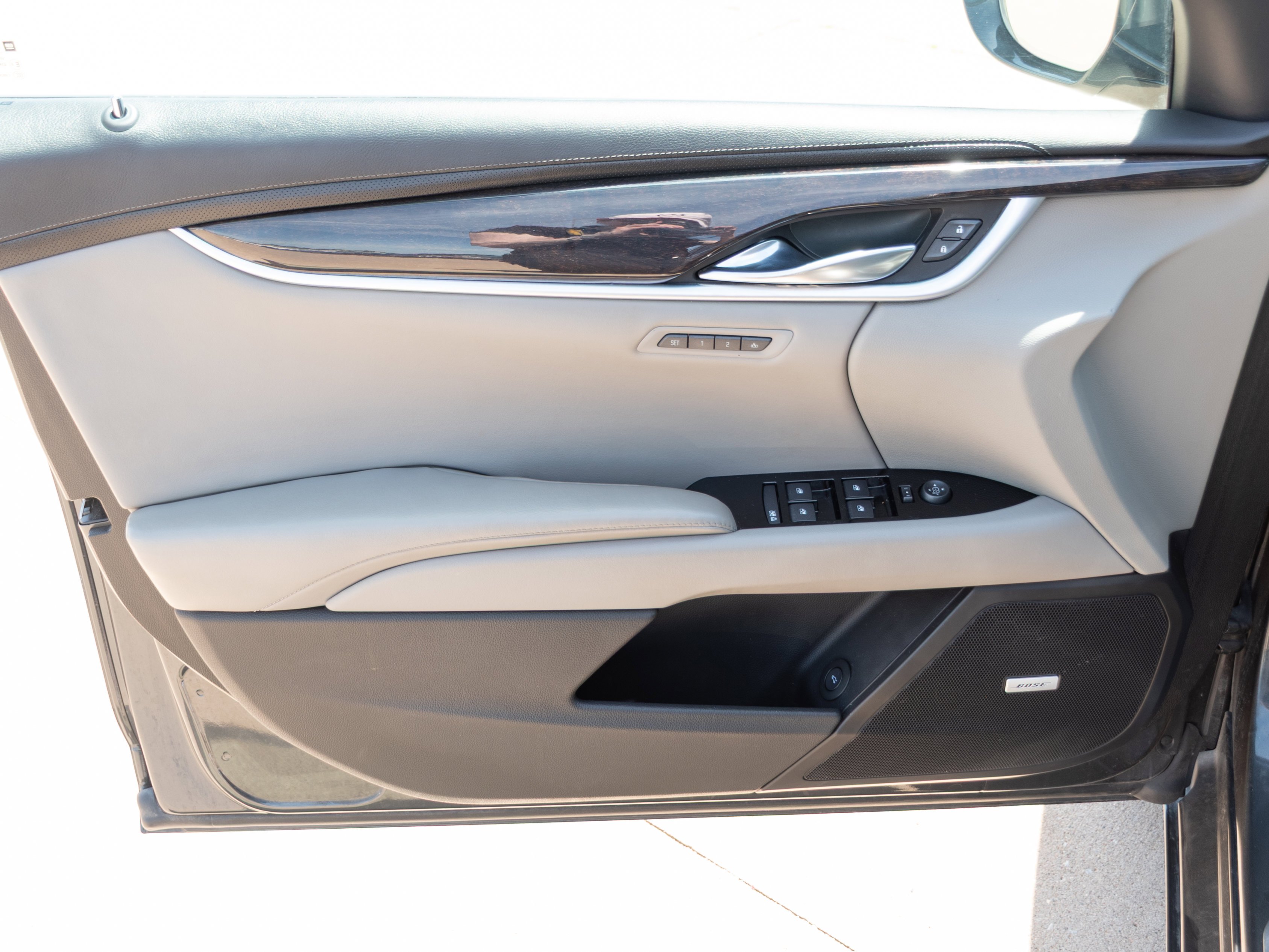 Used 2013 Graphite Metallic Cadillac Luxury image 8