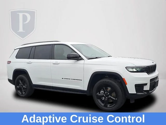 Used 2023 White Jeep Altitude image 2