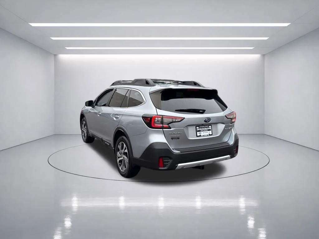 Used 2021 Ice Silver Metallic Subaru Limited image 5
