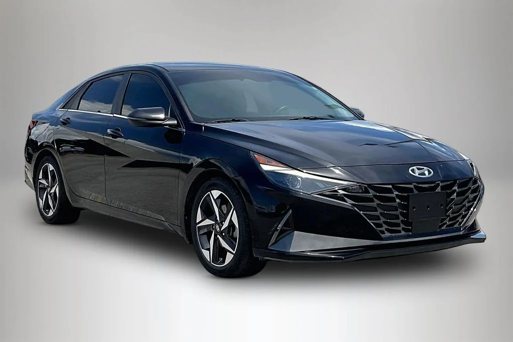 Used 2022 Black Hyundai SEL image 1