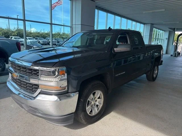 Used 2018 GRAPHITE METALLIC Chevrolet LT image 3
