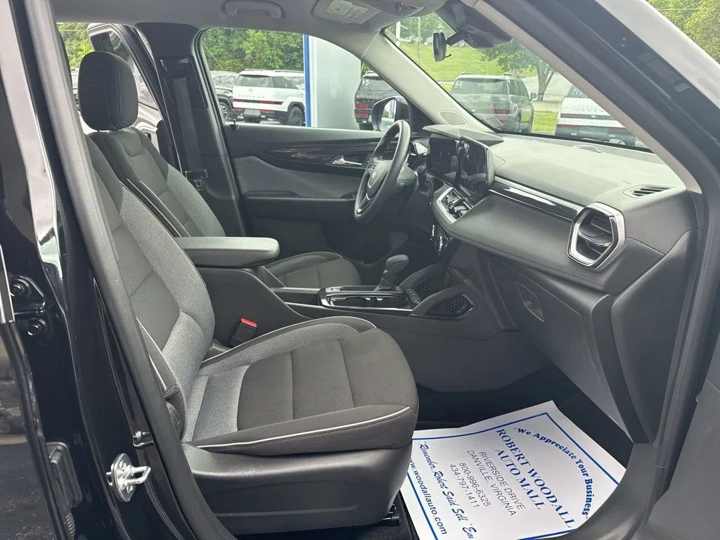 Used 2025 Mosaic Black Metallic Chevrolet LT image 14