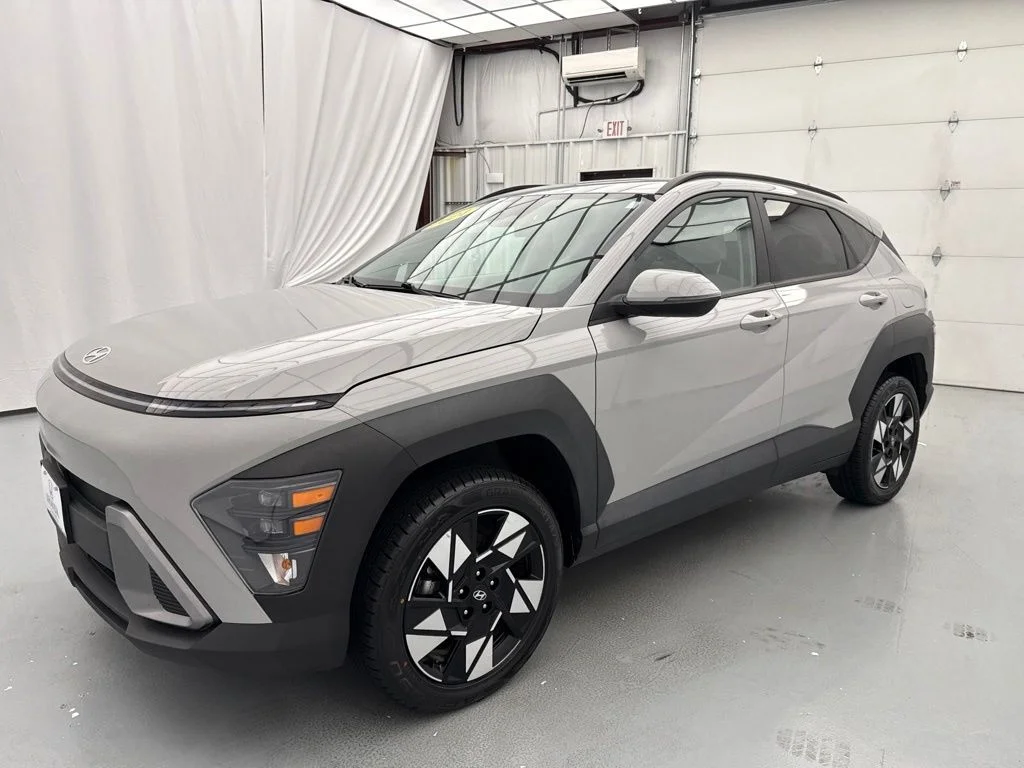 Used 2024 Gray Hyundai SEL image 3