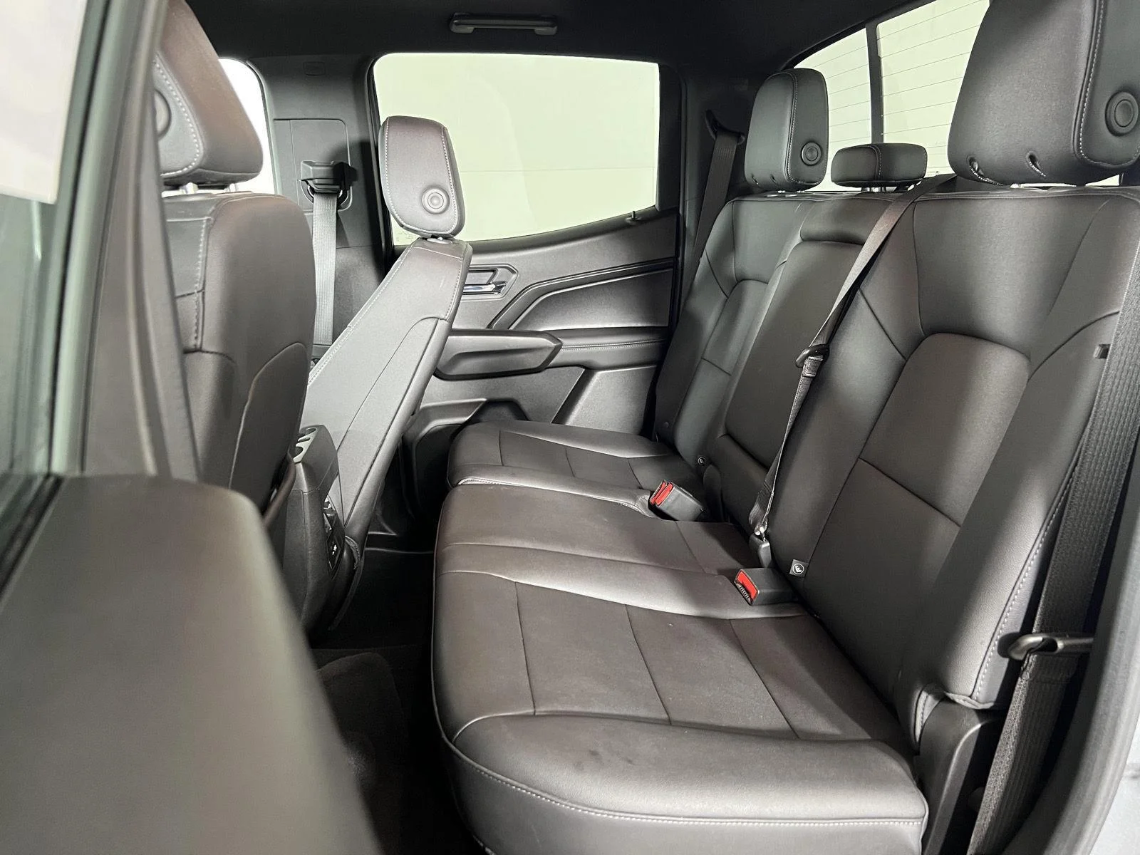 Used 2023 STERLING GRAY METALLIC Chevrolet 4WD LT image 5