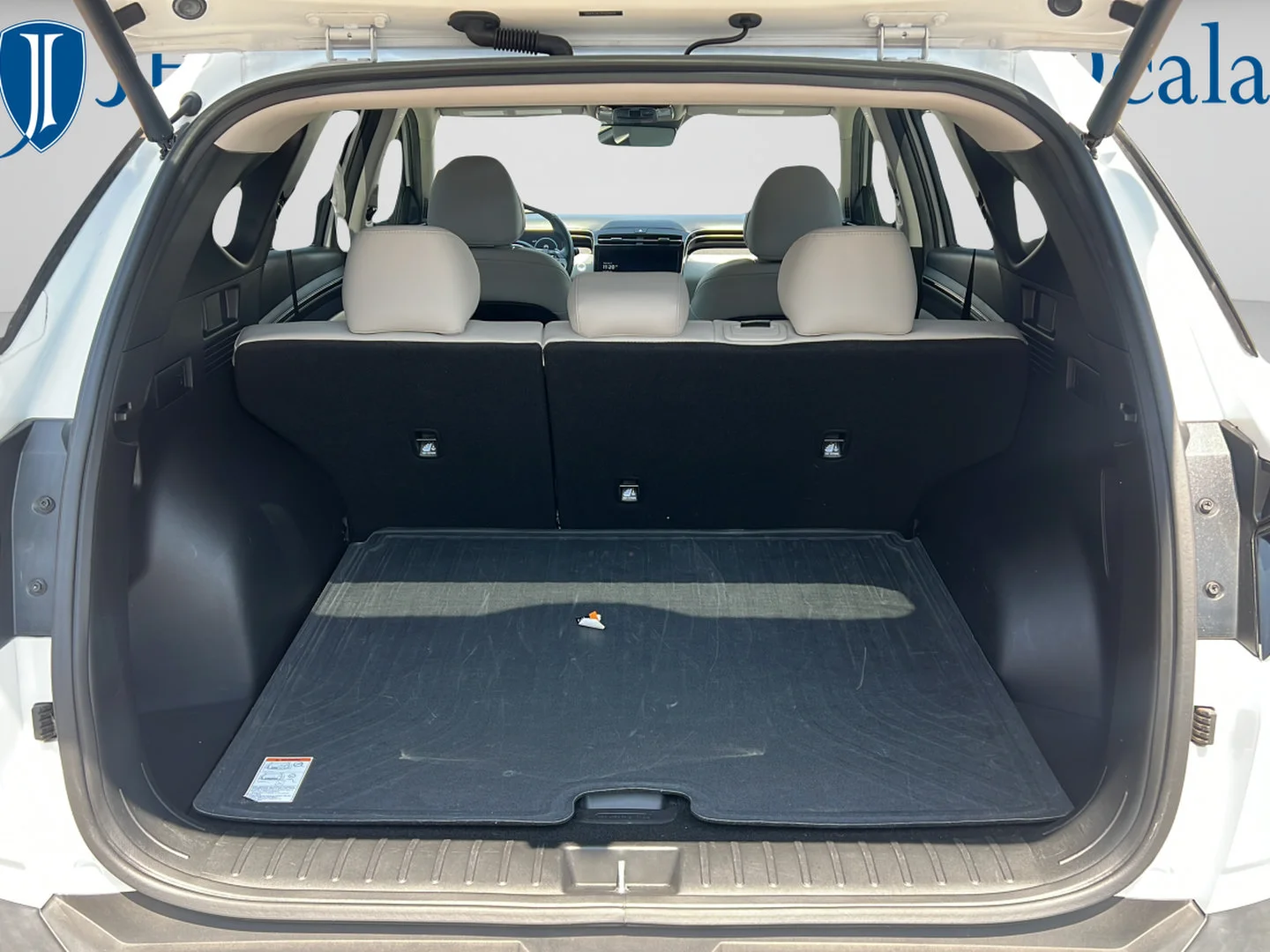 Used 2023 Serenity White Pearl Hyundai Limited image 9