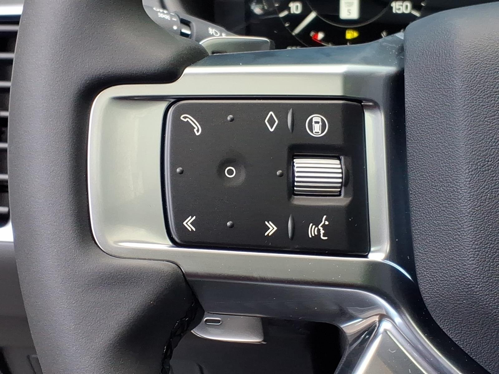New 2026 Santorini Black Land Rover Dynamic SE image 16