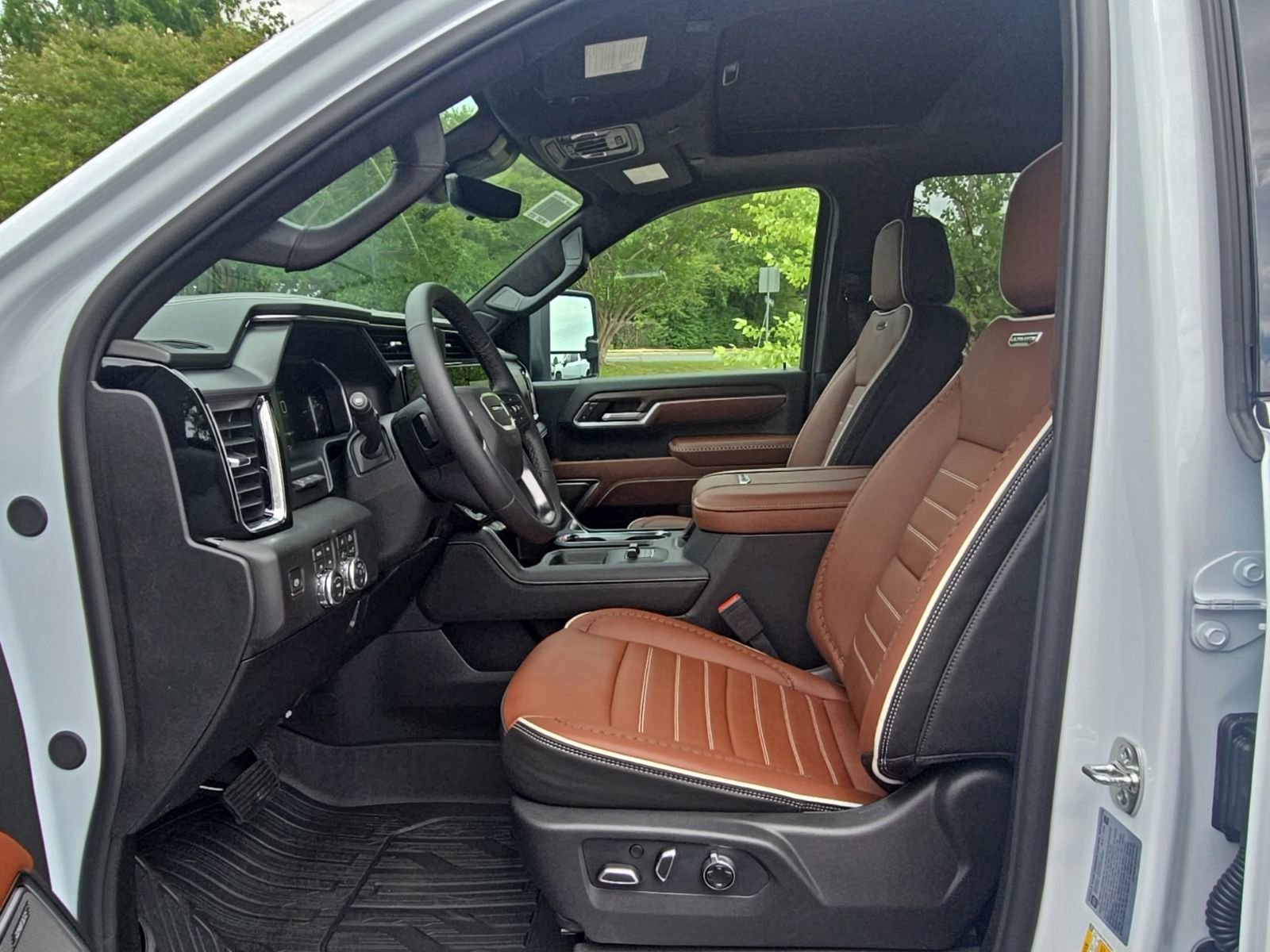 New 2026 Glacier White Tricoat GMC Denali Ultimate image 32